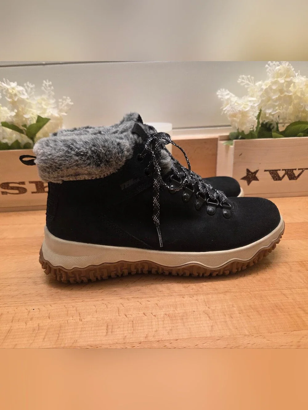 L.L.Bean Women's Day Venture Insulated Boots Black Suede Size 7.5